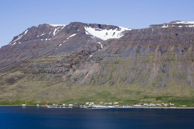 2011-06-30_09-19-02 island.jpg - Sudavik am Skutulsfjrdur